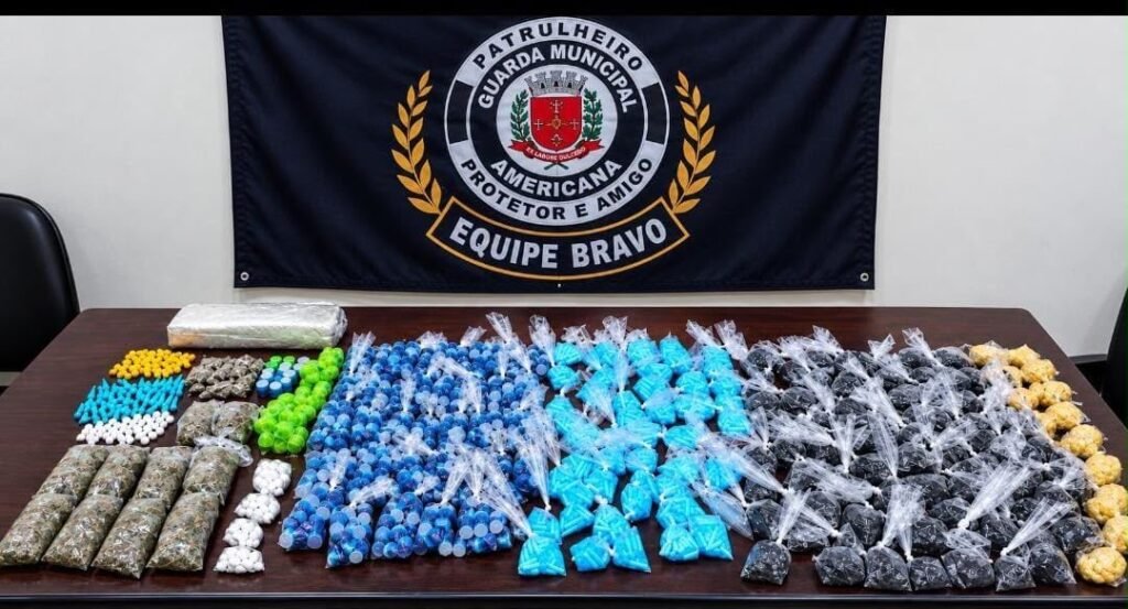 GAMA apreendeu 4.759 porções de drogas e prendeu homem por tráfico em Americana