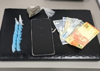 Suspeita de tráfico de drogas em Leme. #PraCegoVer: Registro da ocorrência policial envolvendo dois irmãos gêmeos detidos no Jardim Eloisa.