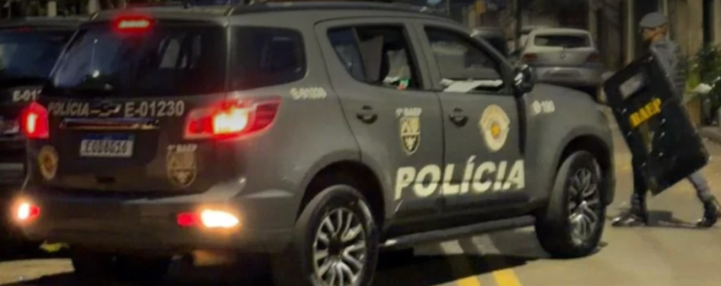 Operação Infiltrados prende homem em Campinas por movimentação de dinheiro - #PraCegoVer: agentes durante ação relacionada ao cumprimento de mandados na Operação Infiltrados, realizada em Campinas.