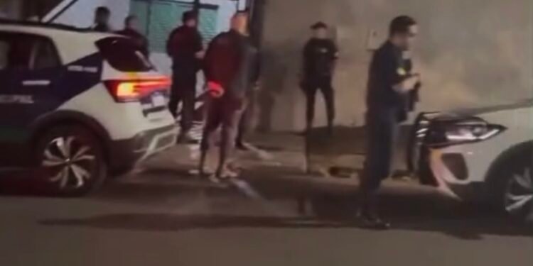 homem baleado e atropelado no Vista Alegre — #PraCegoVer: imagem relacionada ao atendimento de uma ocorrência policial envolvendo a GCM no bairro Vista Alegre.