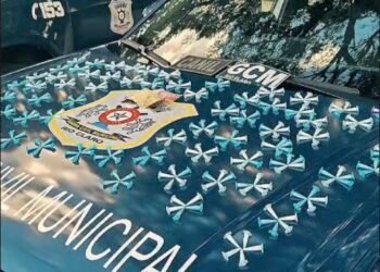 GCM apreende material ilícito em arena esportiva. #PraCegoVer: material apreendido durante ação da Guarda Civil Municipal em área esportiva de Rio Claro.