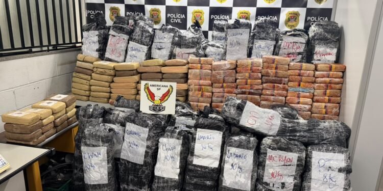 DISE apreende 664 quilos de maconha - #PraCegoVer: imagem da apreensão realizada pela Polícia Civil durante a operação Merx Illicita