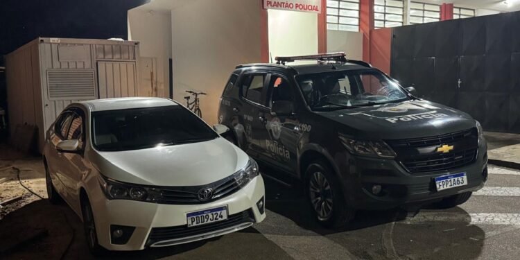 BAEP recupera Corolla roubado - #PraCegoVer: veículo Toyota Corolla branco recuperado durante ocorrência policial do BAEP em Itu
