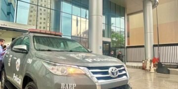 BAEP apreende maconha na Operação Archimagus - #PraCegoVer: registro da ocorrência policial realizada durante buscas em apartamento com apoio de equipe especializada e cão policial.