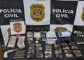 DISE prende traficante em Votuporanga — #PraCegoVer: imagem relacionada à ação da Polícia Civil que resultou na apreensão de drogas, arma, munições, balanças, dinheiro e celulares.