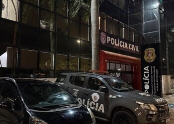 BAEP recupera Honda Fit roubado #PraCegoVer viatura do BAEP durante ocorrência policial que terminou com a apreensão de um Honda Fit preto adulterado no Jardim Bertoni, em Americana