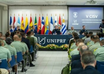 curso internacional de segurança viária com 63 policiais estrangeiros. #PraCegoVer policiais estrangeiros participando do curso