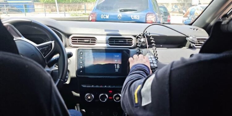 polícia militar atende ocorrência de perturbação do sossego #PraCegoVer equipe conjunta em ação