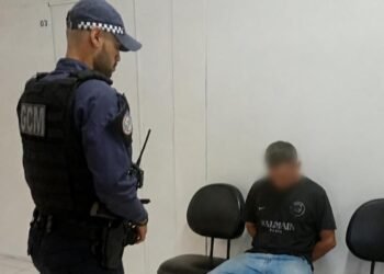 ladrão de celular no Mombaça #PraCegoVer guarda civil municipal prende criminoso