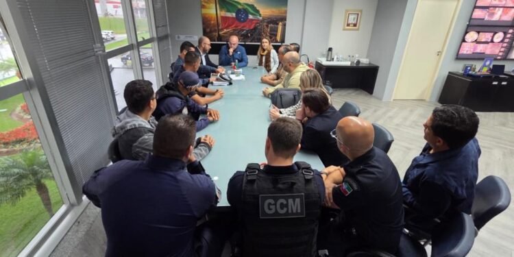 modernização da Guarda Municipal em Pindamonhangaba #PraCegoVer reunião