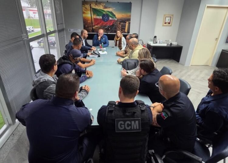 modernização da Guarda Municipal em Pindamonhangaba #PraCegoVer reunião