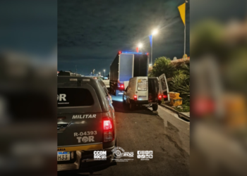trio preso por furto de ração na rodovia #PraCegoVer equipe do TOR detém trio em rodovia