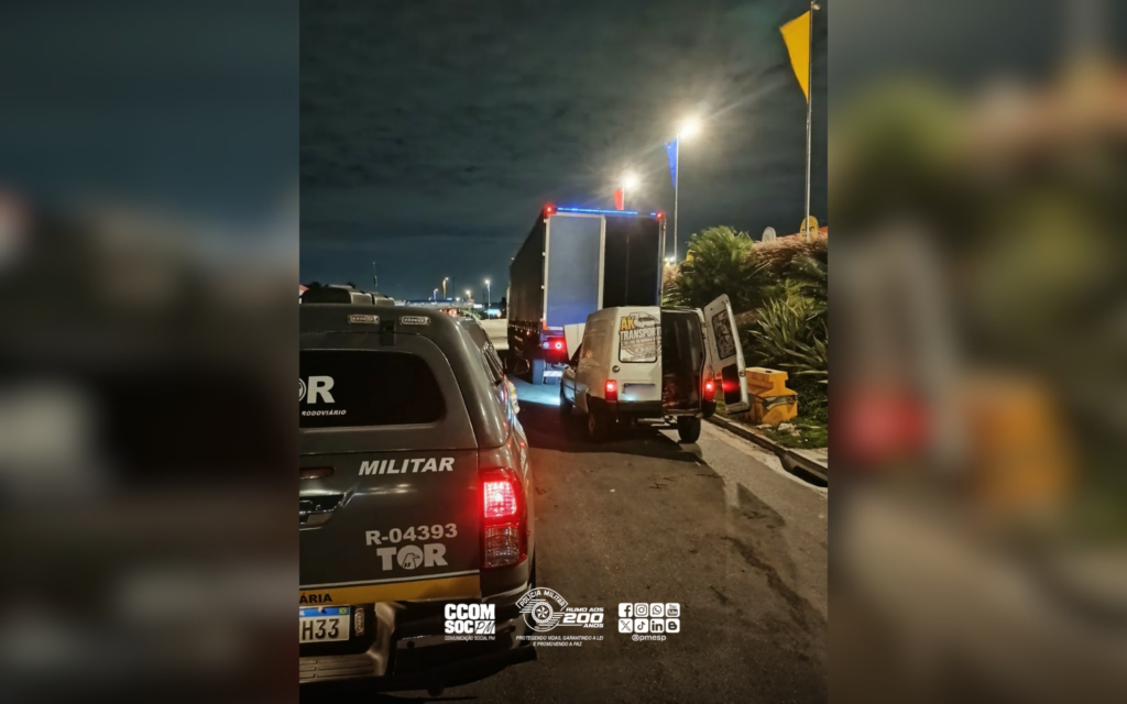 trio preso por furto de ração na rodovia #PraCegoVer equipe do TOR detém trio em rodovia