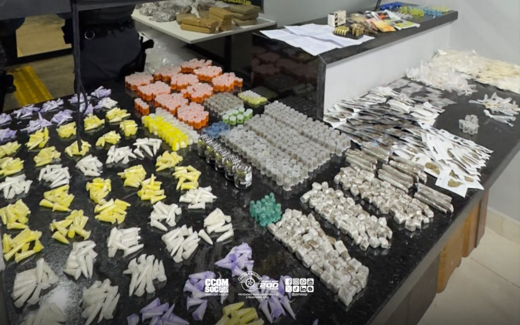 tráfico de drogas em Paraisópolis. #PraCegoVer imagem policial