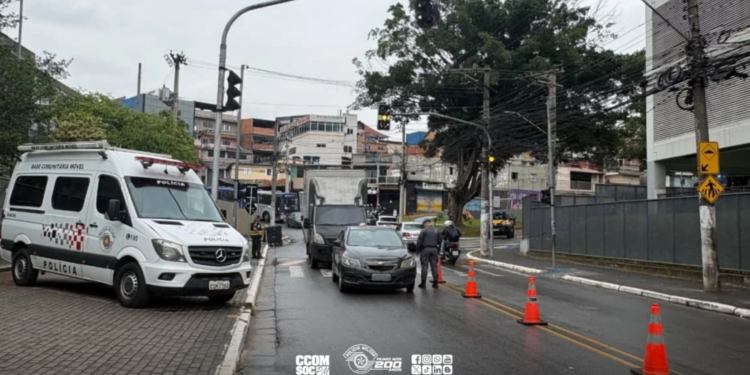 operação cavalo de aço recolhe veículos em barueri #PraCegoVer bloqueio de veículos