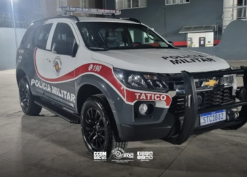 três foragidos da justiça capturados pela PM em Araçatuba. #PraCegoVer polícia militar captura três criminosos em Araçatuba