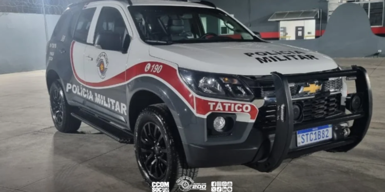 três foragidos da justiça capturados pela PM em Araçatuba. #PraCegoVer polícia militar captura três criminosos em Araçatuba