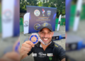 cabo da PMESP ganha bronze no tiro em mundial policial. #PraCegoVer Cabo da PMESP segurando arma em competição
