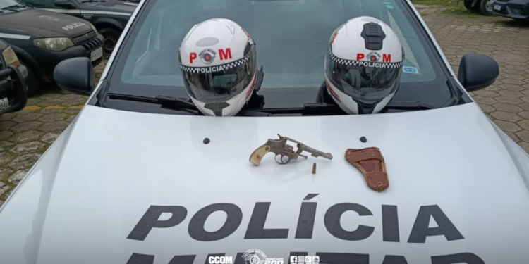 homem preso por porte ilegal de arma em Caçapava #PraCegoVer