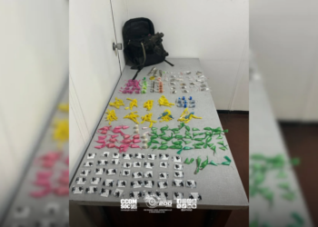tráfico de drogas em Itapevi #PraCegoVer trio apreendido