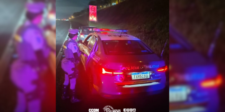 motorista procurado por tráfico na SP 345 em Franca. motorista procurado por tráfico na SP-345 em Franca. #PraCegoVer motorista em rodovia
