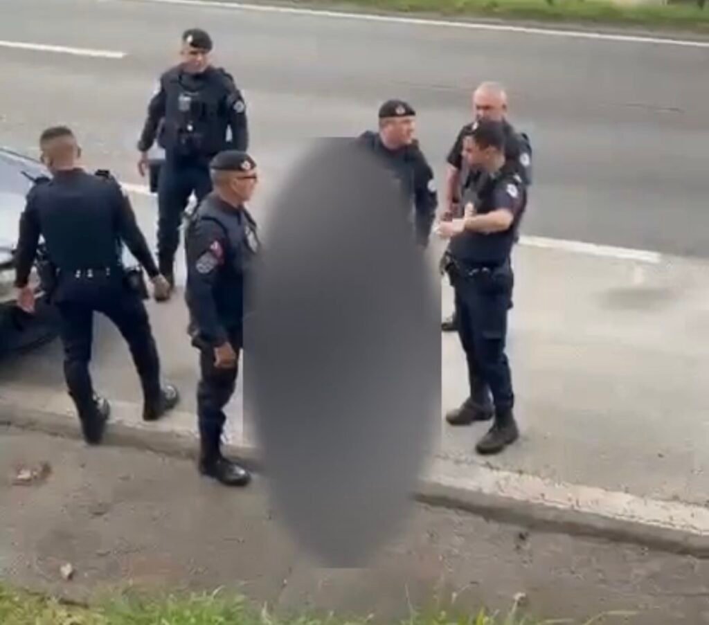Veículo furtado em Piracicaba recuperado pela GAMA em Americana. #PraCegoVer: Automóvel Fiat Siena localizado pela Guarda Municipal após alerta do Centro de Segurança e Inteligência.