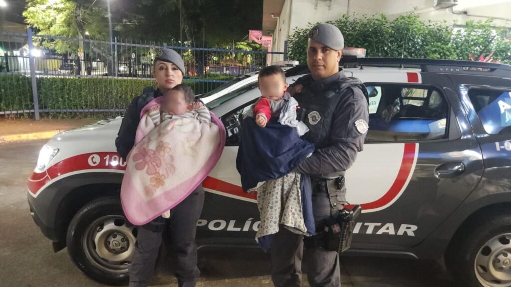 Polícia Militar resgata gêmeos de sete meses abandonados em casa e prende pais em São José dos Campos