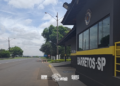 adolescente de 13 anos fugiu de casa em Barretos #PraCegoVer jovem caminhando sozinha no acostamento