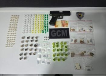 homem com 236 porções de drogas no parque São Bento #PraCegoVer foto da detenção