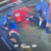 roubo a estabelecimento comercial na zona leste. #PraCegoVer policiais arrestando suspeitos após roubo na zona leste