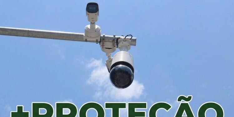 câmeras de monitoramento em Santos reforçam segurança #PraCegoVer